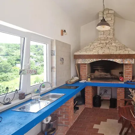 Three-bedroom In Novigrad 诺维格勒达尔马提亚