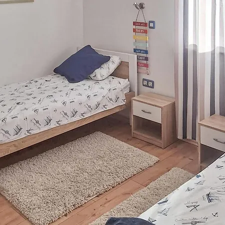 Three-bedroom In Novigrad 度假居 *