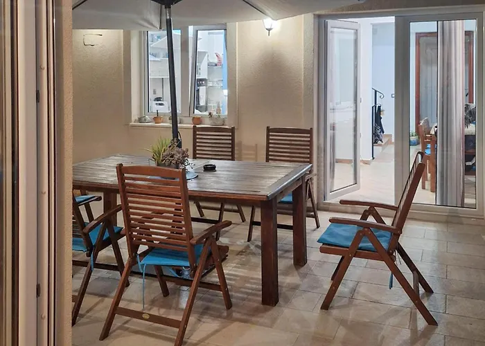 Three-bedroom In Novigrad * Novigrad (Dalmatia)