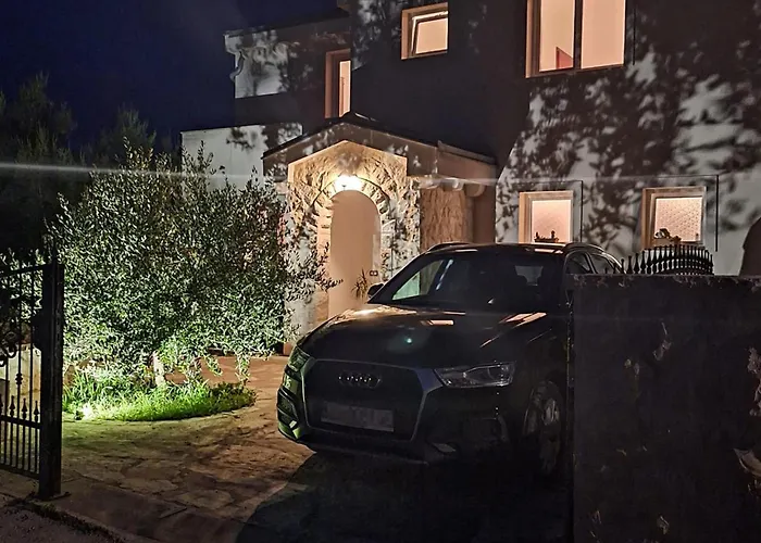 Casa de Férias Three-bedroom In Novigrad