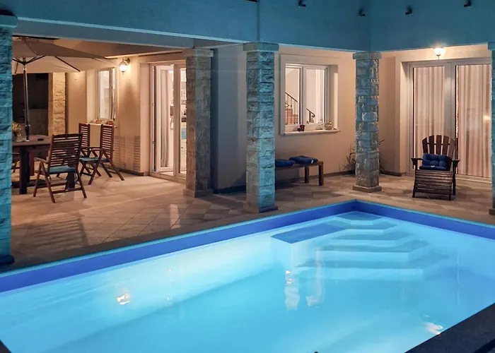 Three-bedroom In Novigrad *