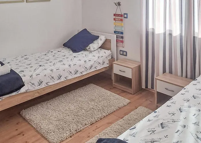 Three-bedroom In Novigrad Casa de Férias *