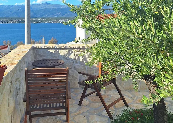 Three-bedroom In Novigrad *