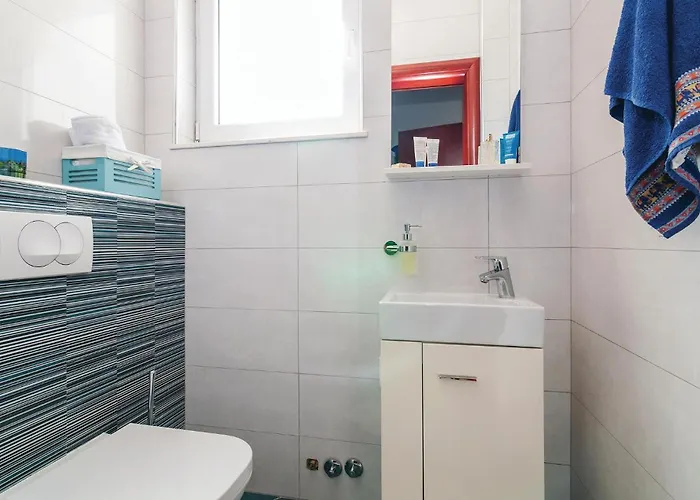 Three-bedroom In Novigrad Casa de Férias