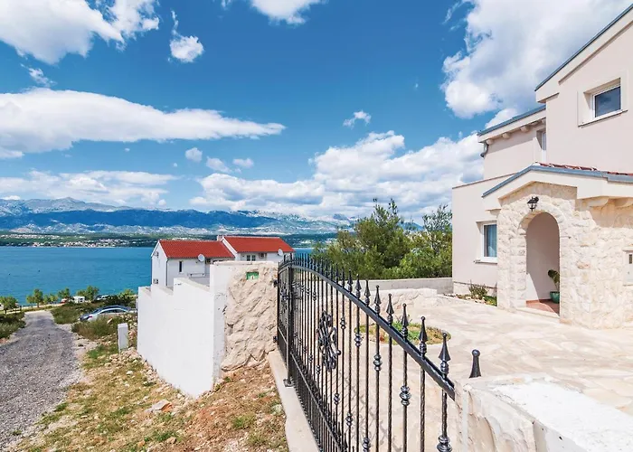 Casa de Férias Three-bedroom In Novigrad