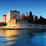 Vikendica Three-bedroom In Novigrad