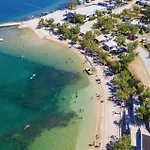 Three-bedroom In Novigrad Vikendica *