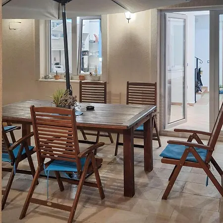 Three-bedroom In Novigrad * Novigrad (Dalmatia)