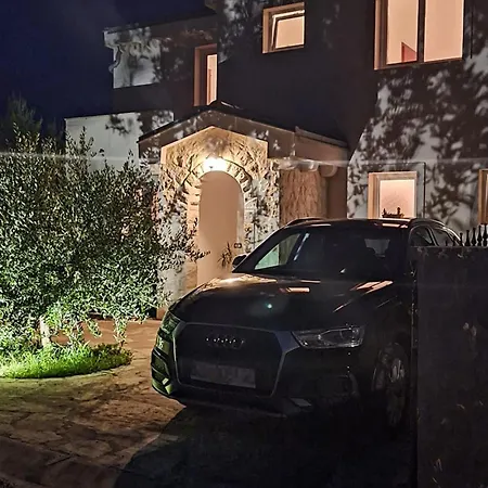Vakantiehuis Three-bedroom In Novigrad