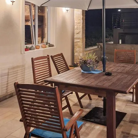 Three-bedroom In Novigrad * Novigrad (Dalmatia)
