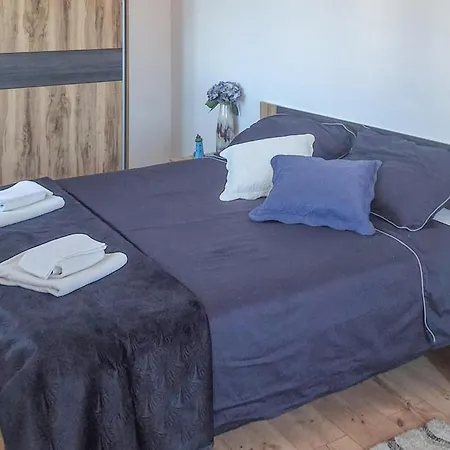 Tatil Evi Three-bedroom In Novigrad