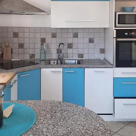 Three-bedroom In Novigrad Tatil Evi