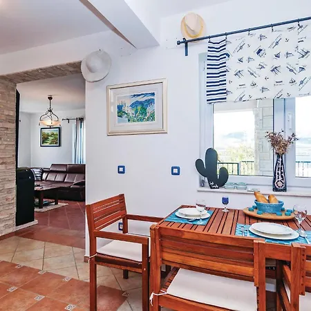 Tatil Evi Three-bedroom In Novigrad
