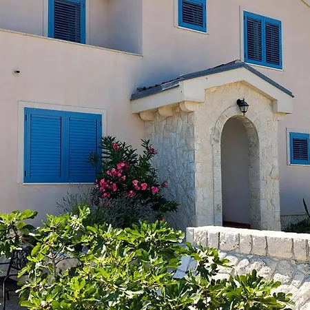度假居 Three-bedroom In Novigrad *